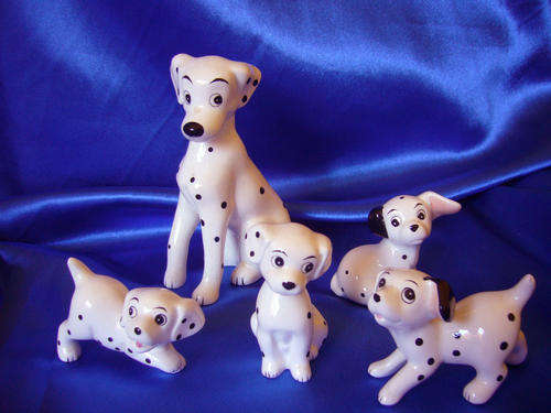 **** Disney 101 Dalmations Mum and her four Pups  ****