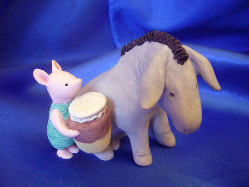 Winnie the Pooh  - Disney " Eeyor and Piglet with a Pot of Honey "