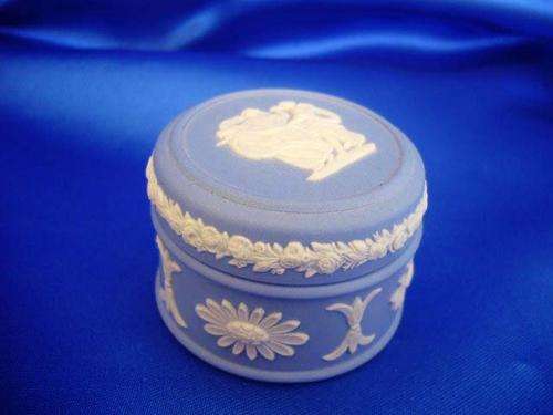 ****** Vintage Wedgewood Blue Jasperwear  - Round Lidded Dish ******