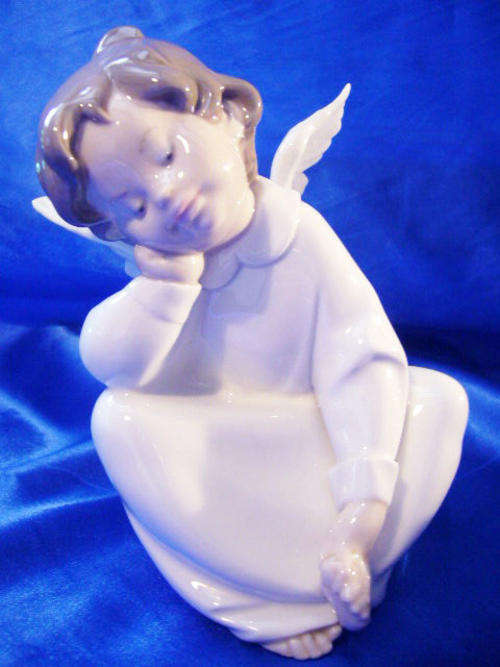 **** Stunning Lladro - Large " Angel Child " ****