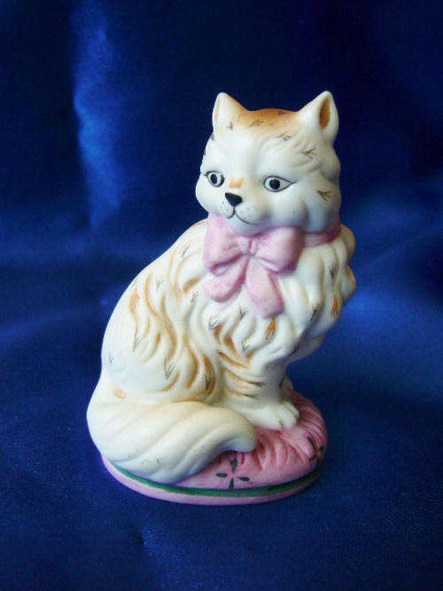Franklin Mint Cute Sitting Cat