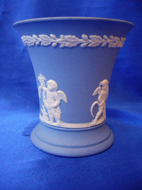 ****** Vintage Wedgewood Jasper Blue Vase  ******