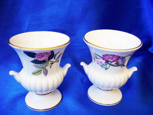 ****** Wedgewood Pair of White Vases with Flowers ******