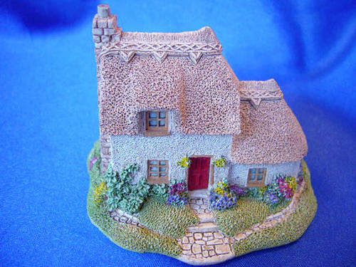 Miniature House - Lilliput Lane "Pussy Willow"