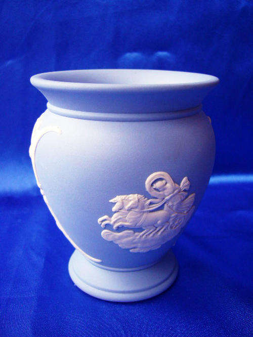 ****** Vintage Wedgewood Jasper Blue Vase ******