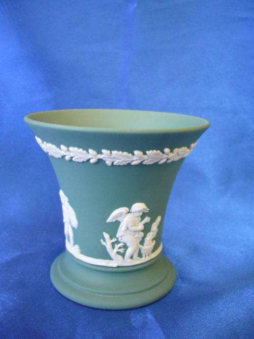 ****** Vintage Wedgewood Jasper Vase  ******