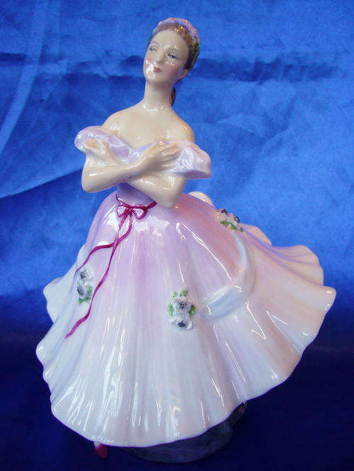 ****VINTAGE ROYAL DOULTON FIGURE THE BALLERINA HN2116  ****