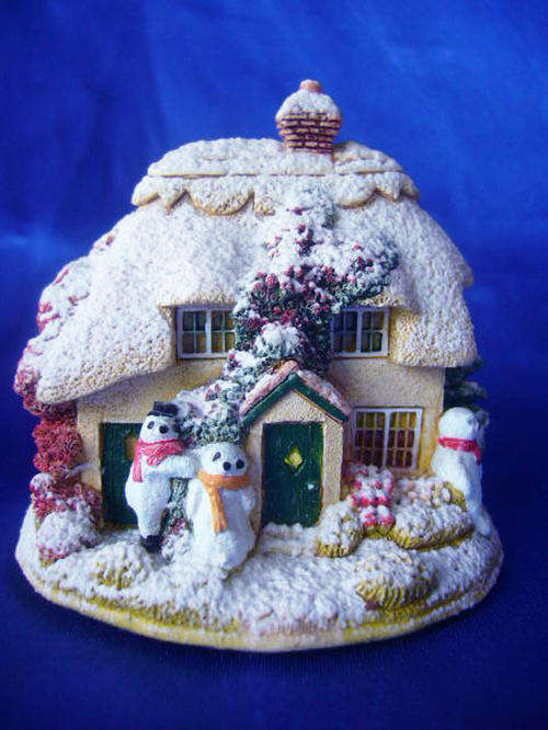 Miniature House - Lilliput Lane "Ice To make Friends" Christmas Collection