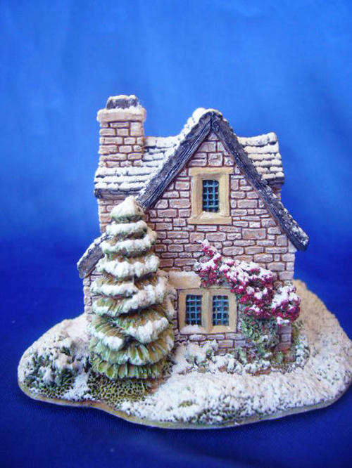 Miniature House - Lilliput Lane "Chestnut Cottage" Christmas Collection