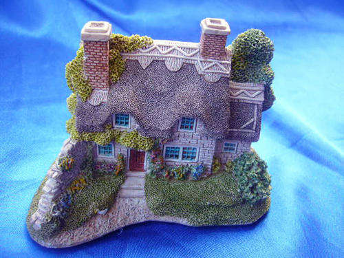 Miniature House - Lilliput Lane "Derwent-Le-Dale"