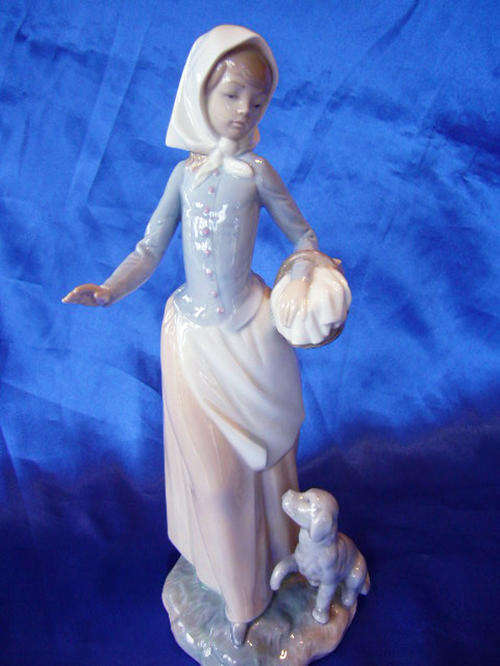 **** Nao by Lladro Large Figure - Girl with Dog ****