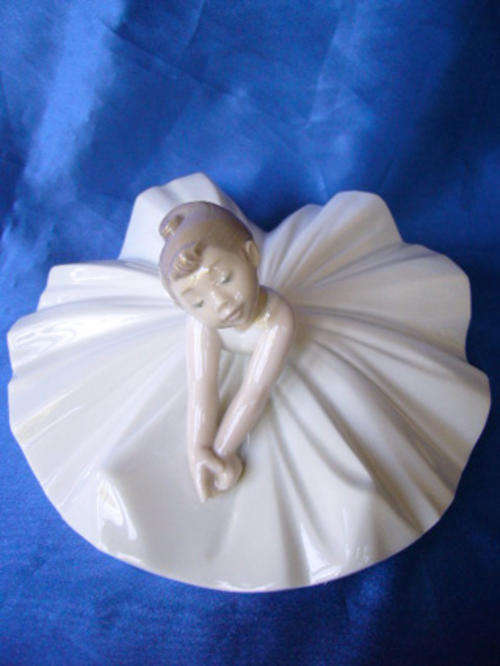 SUPERB LLADRO / NAO FIGURINE Dance Class  #