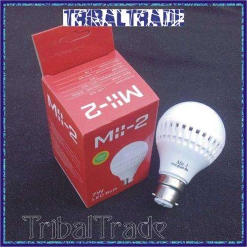 7W B22 BAYONET LED BULB - Energy Saving - Long Life - 50 available!!