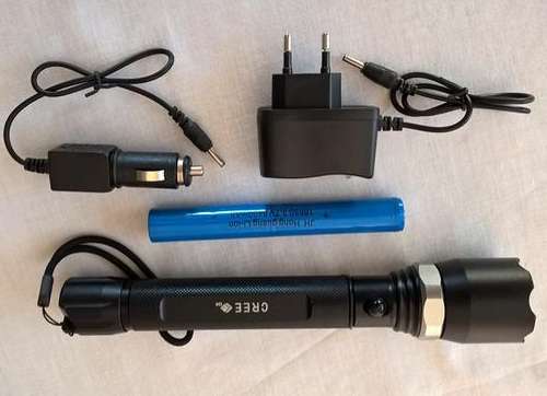 ALUMINIUM CREE LED Rechargeable Torch Kit - 600m Irradiation Distance - Zoom&SOS! BRIGHT! ONLY 1!!