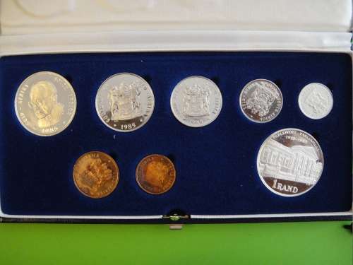 SA MINT PROOF SET 1985 WITH SILVER PARLIAMENT R1