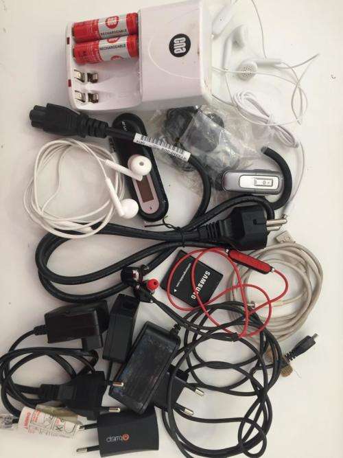 Bulk lot of battery charger, Samsung battery, MP3 Player etc.  Winner takes all.