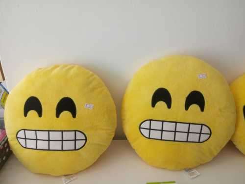 32CM EMOJI CUSHIONS (GIFTING GAME ON POINT)