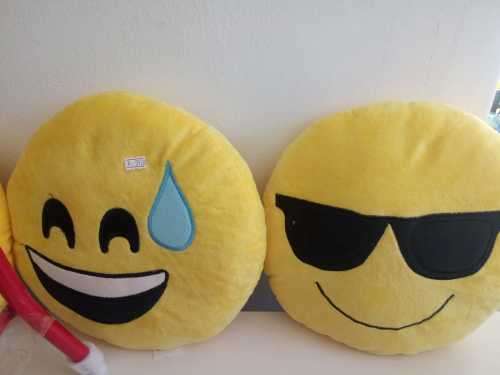 32CM EMOJI CUSHIONS (GIFTING GAME ON POINT)