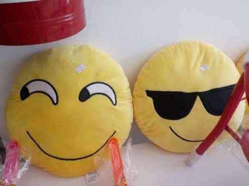 32CM EMOJI CUSHIONS (GIFTING GAME ON POINT)