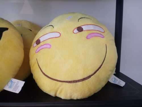 32CM EMOJI CUSHIONS (GIFTING GAME ON POINT)