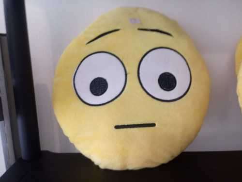 32CM EMOJI CUSHIONS (GIFTING GAME ON POINT)