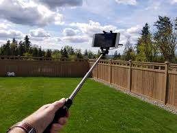 EXTENDABLE MONOPOD SELFIE STICK WITH BUILT-IN SHUTTER (ANDROID / iPHONE)