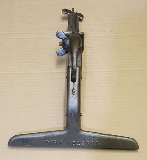 Highly Sought After  Vintage Disston No. 2 Saw Vise