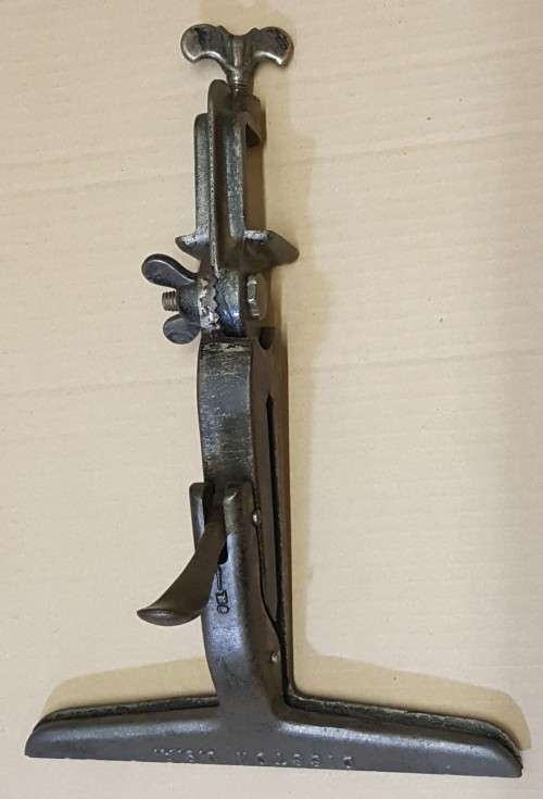 Highly Sought After  Vintage Disston No. 2 Saw Vise