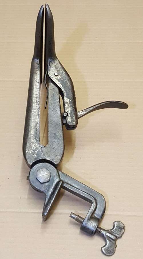 Highly Sought After  Vintage Disston No. 2 Saw Vise