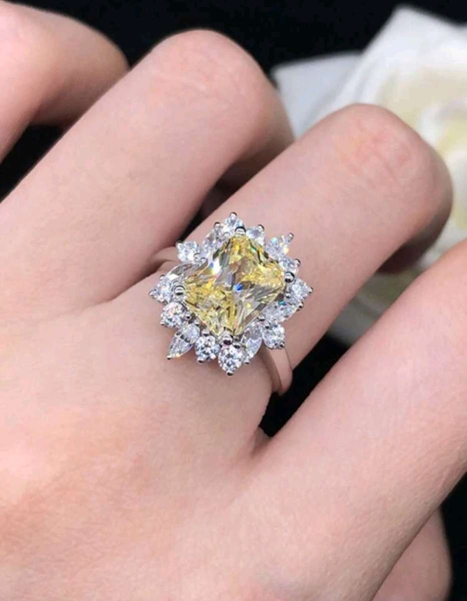 Rhinestone Flower Decor Ring Size 7