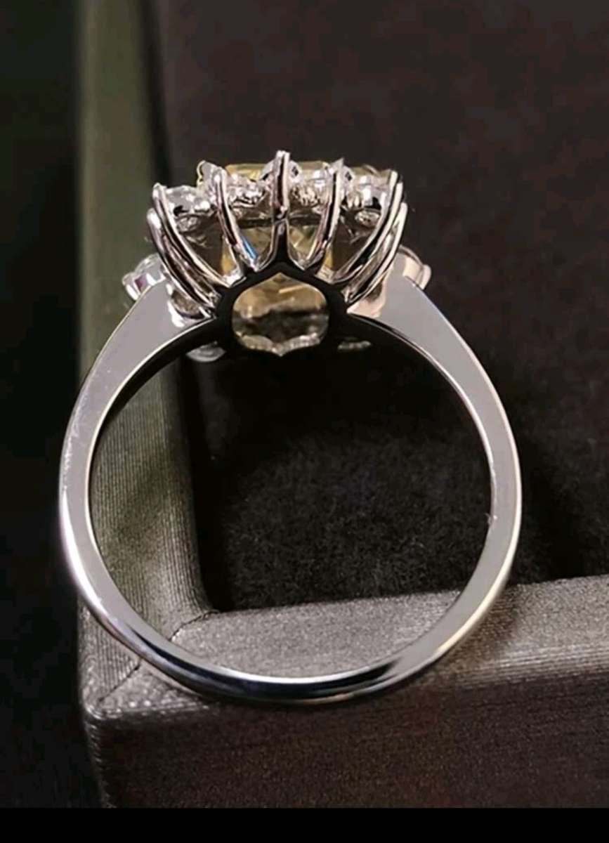 Rhinestone Flower Decor Ring Size 7