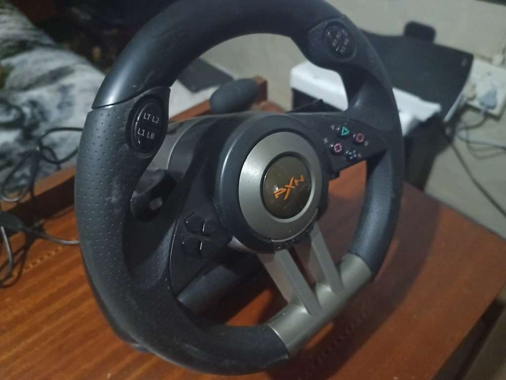 PXN V3 PRO Steering Wheel  like new Compatible with PC, PS3, PS4 and Xbox One