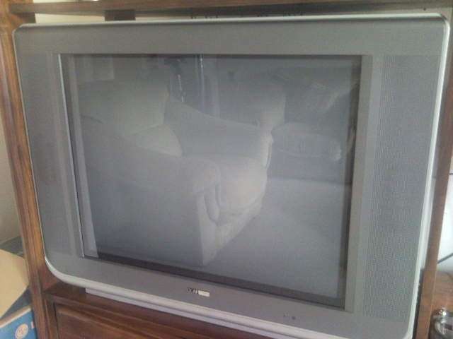 Olaf & Ludwig 71cm flatscreen crt television