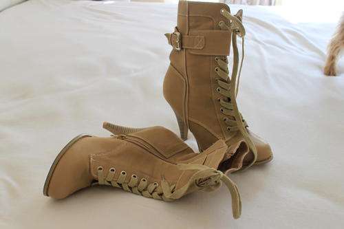 LIGHT TAN ANKLE HIGH HEELED LACE UP BOOTS SIZE 5