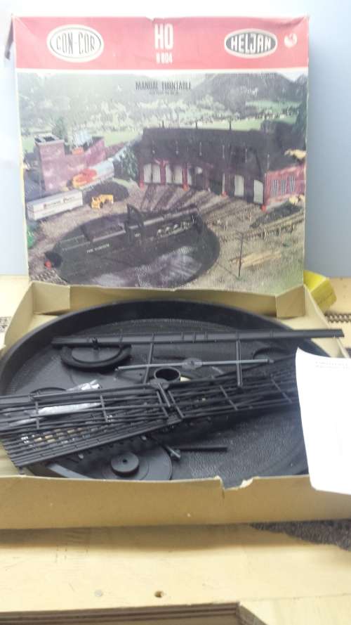 Selling SAR deseil with coach`s and accessories