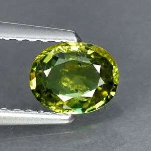 SPECTACULAR AND RARE LAWN GREEN DEMANTOID GARNET - 100% NATURAL!