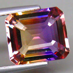 GORGEOUS 4.44 CTS NATURAL BI COLOUR BOLIVIAN AMETRINE!