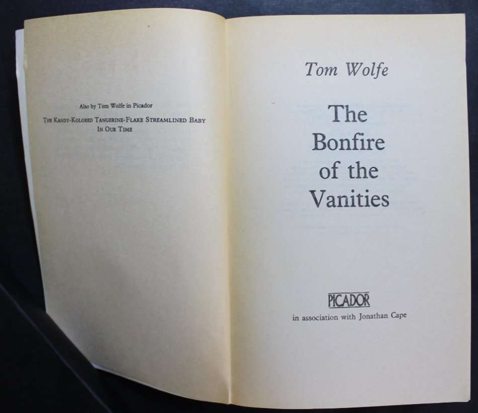The Bonfire Of The Vanities by Tom Wolfe, Softcover Book