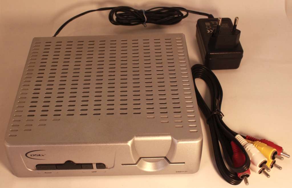 DSTV DSD 1131 Decoder by Altech, with Power Supply and RCA Cables