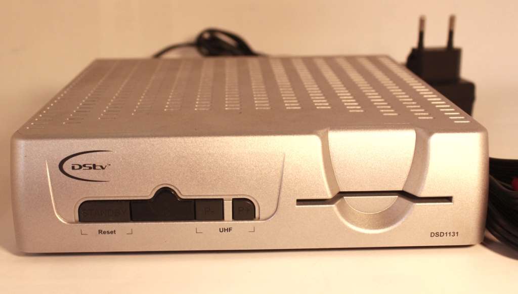 DSTV DSD 1131 Decoder by Altech, with Power Supply and RCA Cables