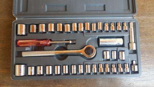 40PC 1/4" & 3/8" SOCKET WRENCH SET