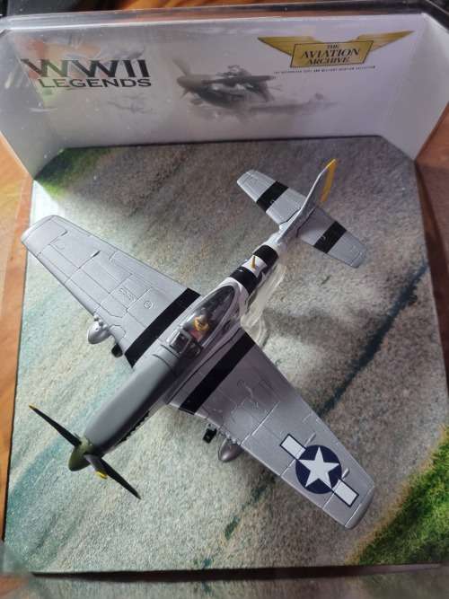 Corgi Aviation North American P-51 Mustang Wwii Legends Aa32211