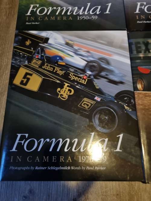 Formula 1 in Camera set