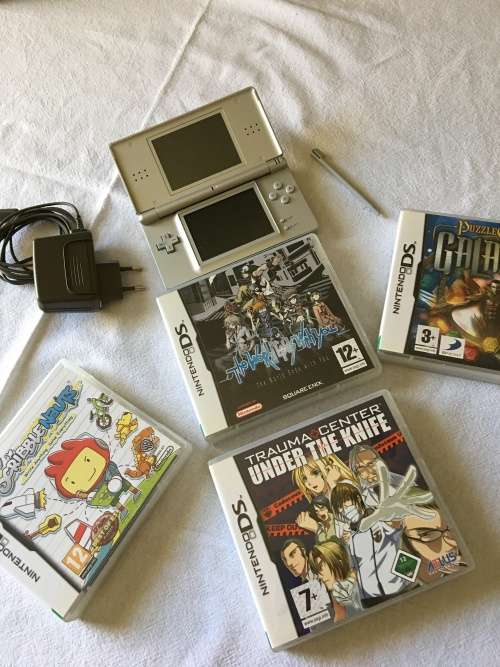 Nintendo DS Lite with 4 games