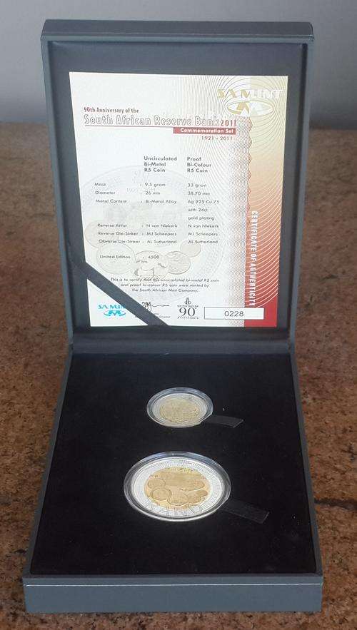 2011 SA RESERVE BANK COMMEMORATIVE COIN SET - BOXED
