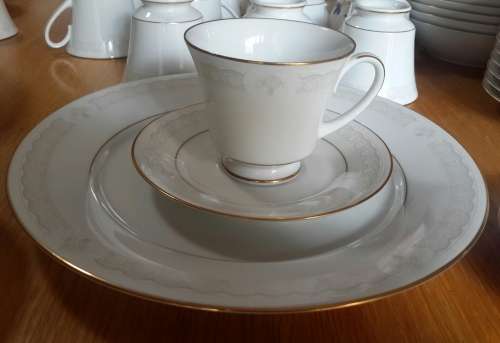 Noritake Parisian Lace Dinner Set 0f 59
