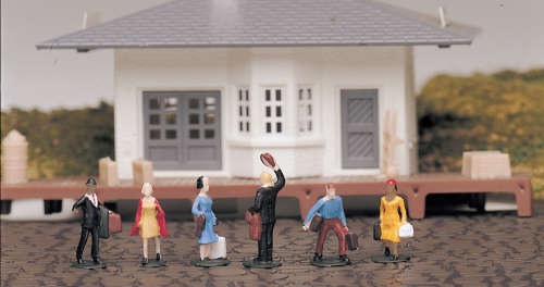 Bachmann Waiting Passengers (HO Scale) NEW PACKED