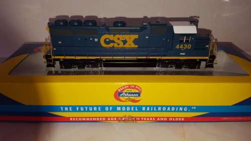 Athearn HO RTR GP40-2, CSX/YN3 #4430