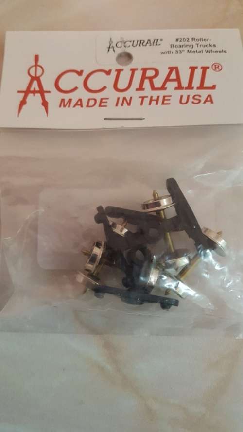 Accurail Set of 2 Bougies with Metal Wheels (Brand New)