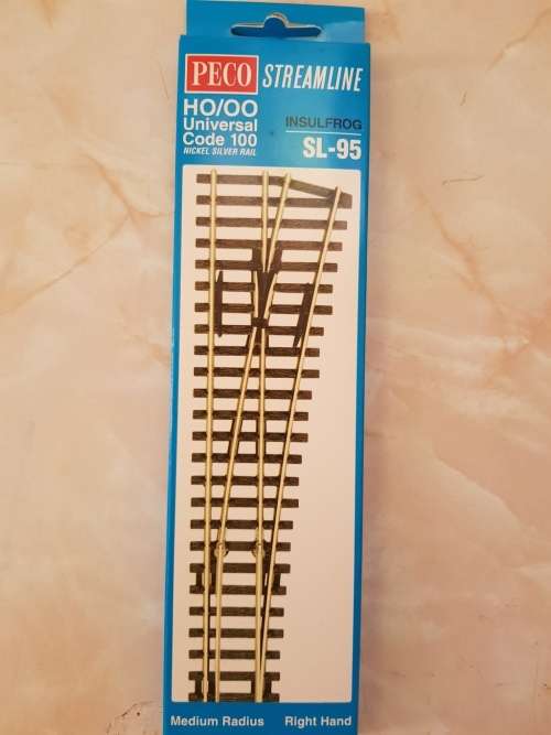 Peco SL-95 Medium Radius Streamline Insulfrog Right Hand Turnout